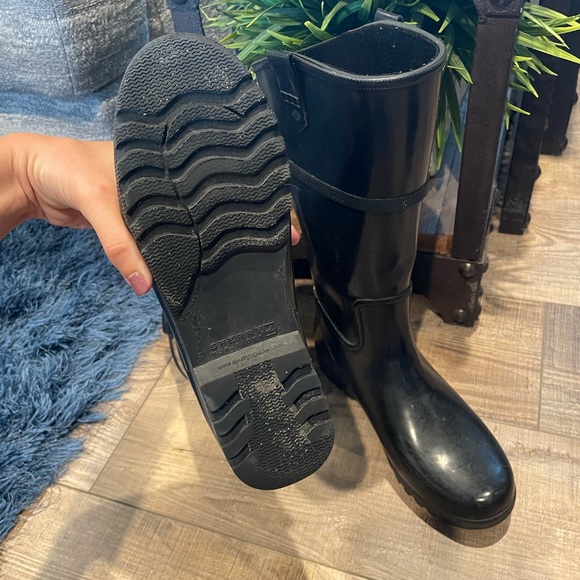 Sperry Waterproof Black Boots - Picture 2 of 6